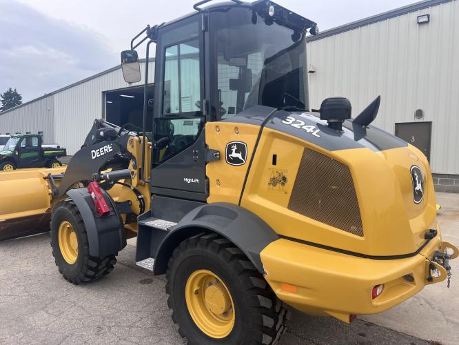 John Deere 324L