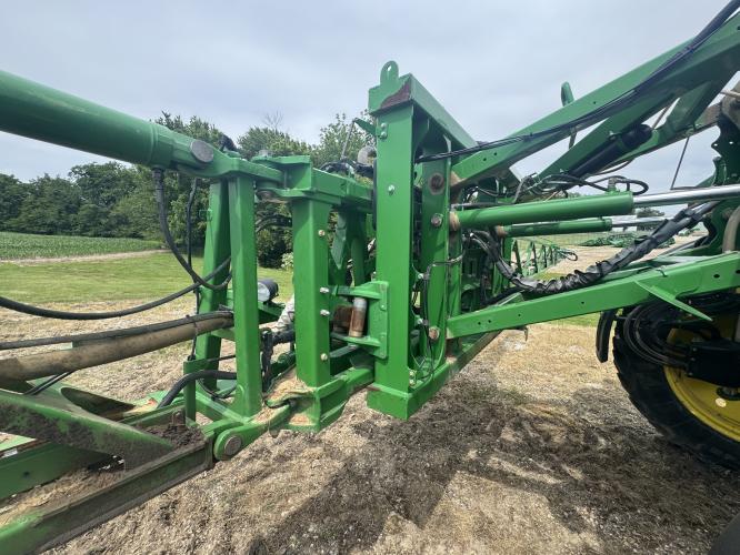 John Deere R4038
