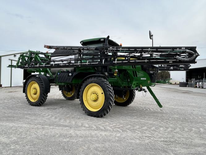 John Deere R4044