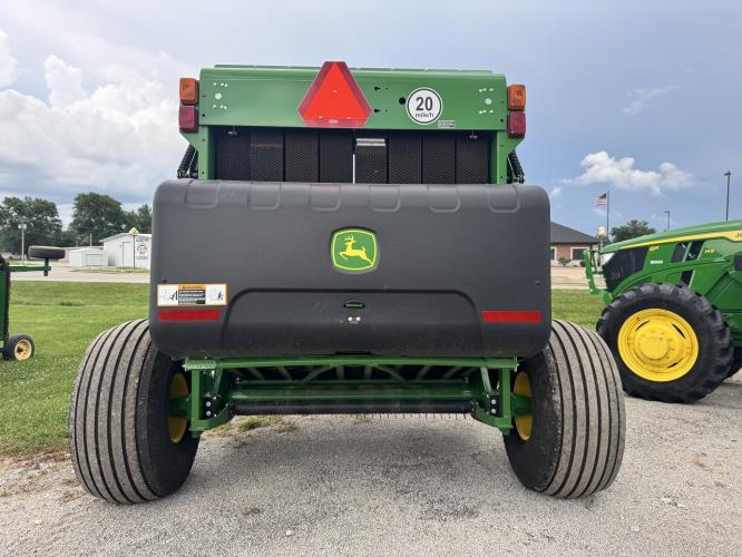 John Deere 560M