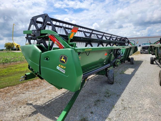 John Deere 635F