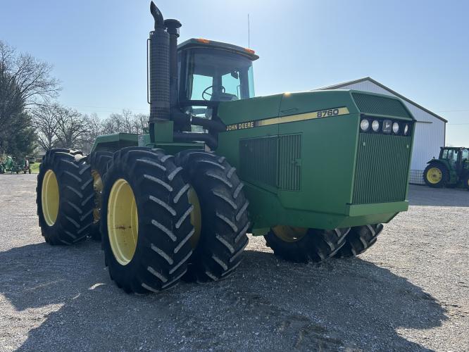 John Deere 8760
