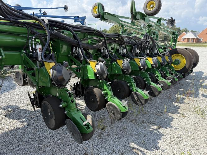 John Deere 1775NT