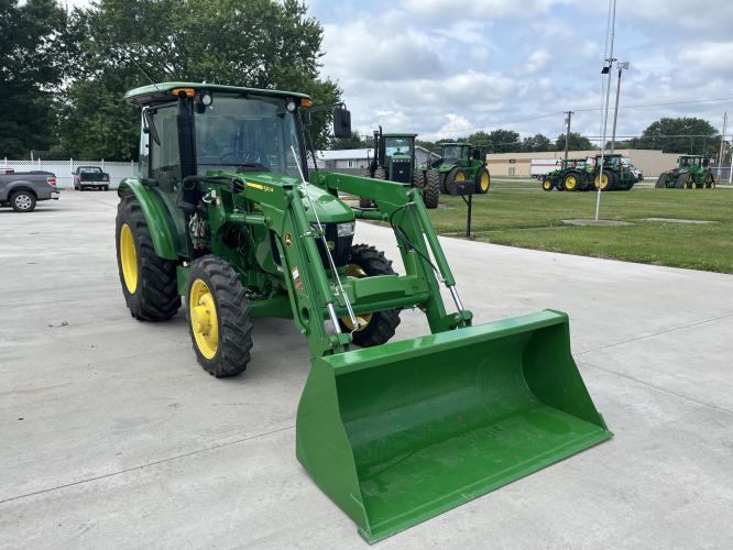 John Deere 5055E