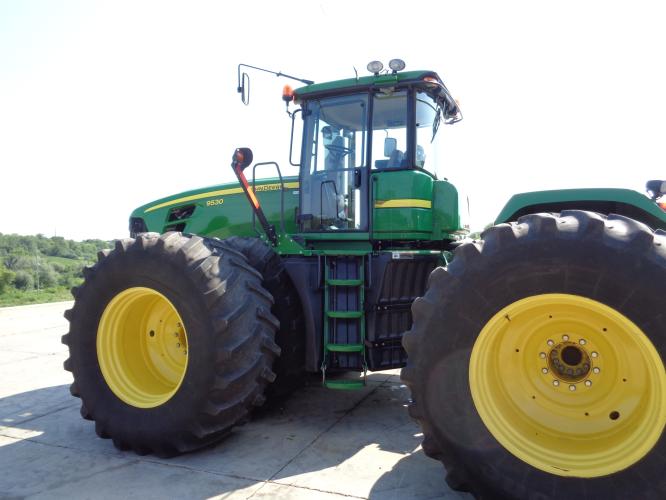 John Deere 9530