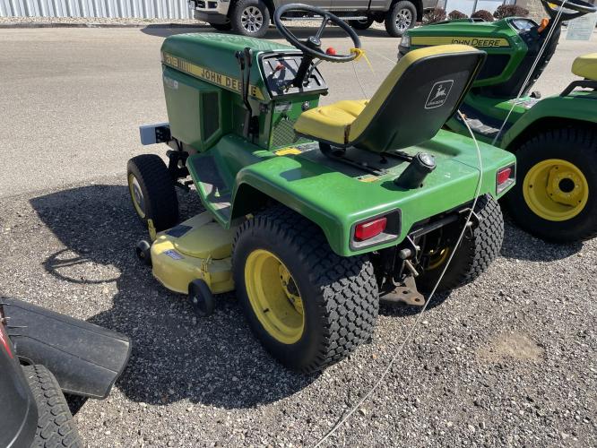 John Deere 318