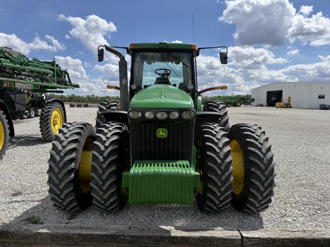 John Deere 8520