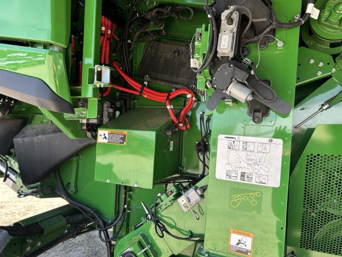 John Deere S7 700