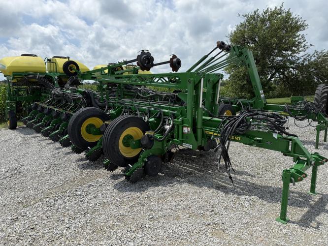 John Deere 1775NT