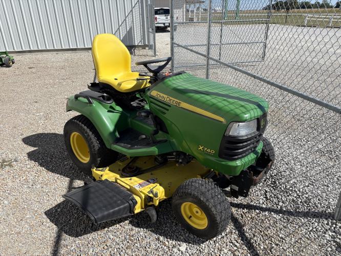 John Deere X740