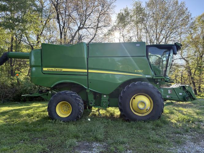 John Deere S780