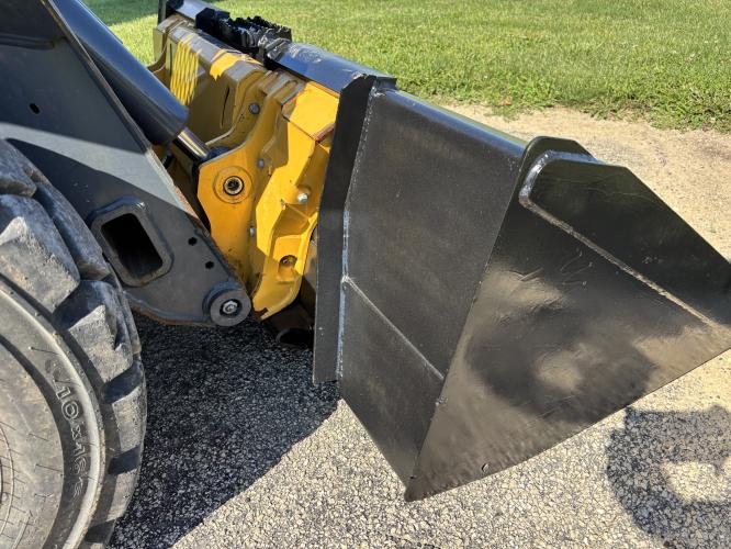 John Deere 318G