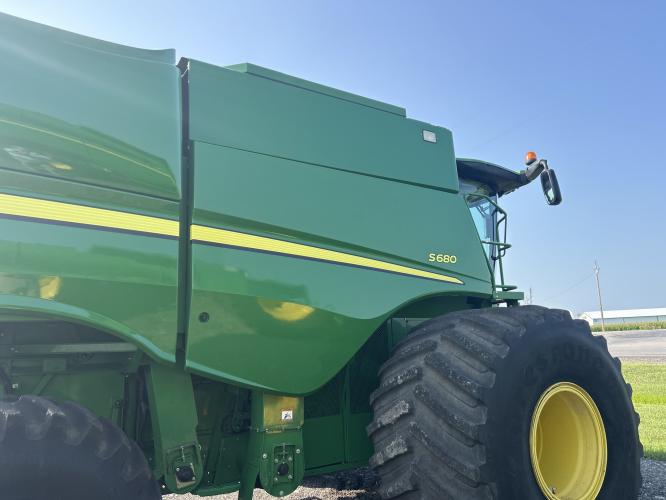 John Deere S680