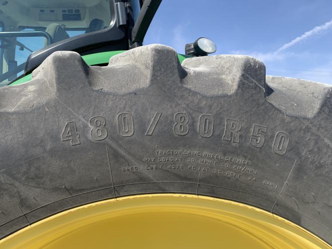 John Deere 8335R
