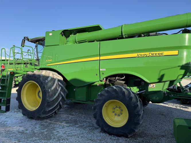 John Deere S790
