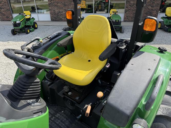 John Deere 4044R