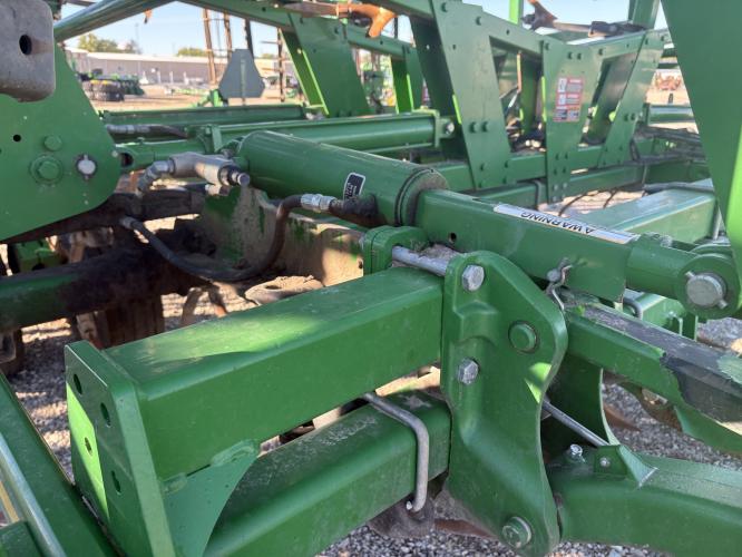 John Deere 2210