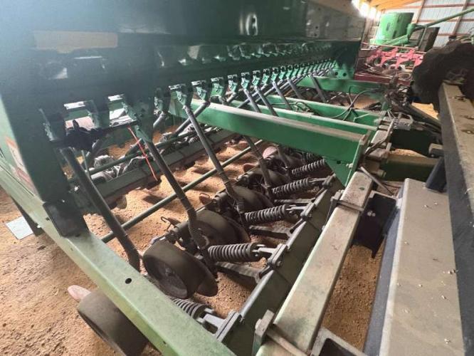 John Deere 1560