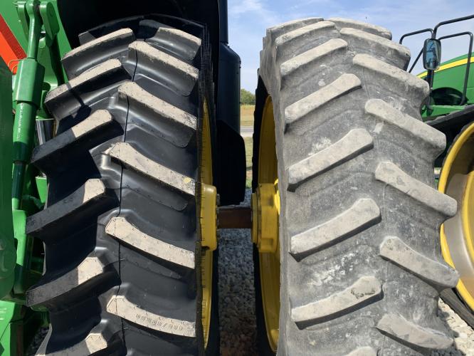 John Deere 8310R