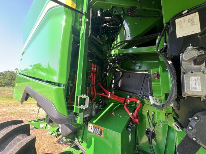 John Deere S7 700