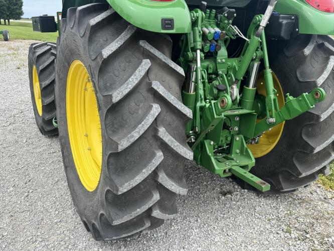 John Deere 5120M