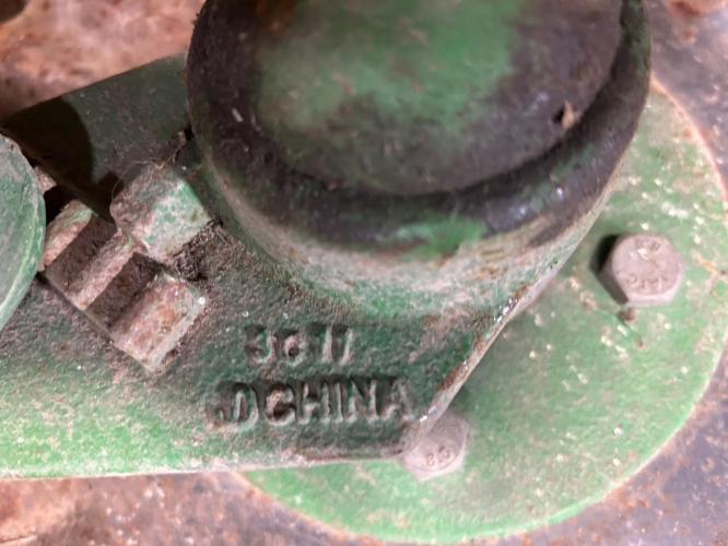 John Deere AA59483-A75275 no-tiil coulter hub & spindle w/ blade