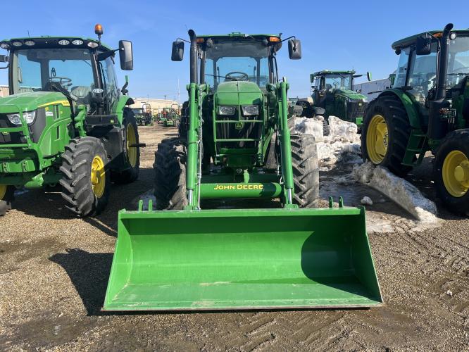 John Deere 6135E