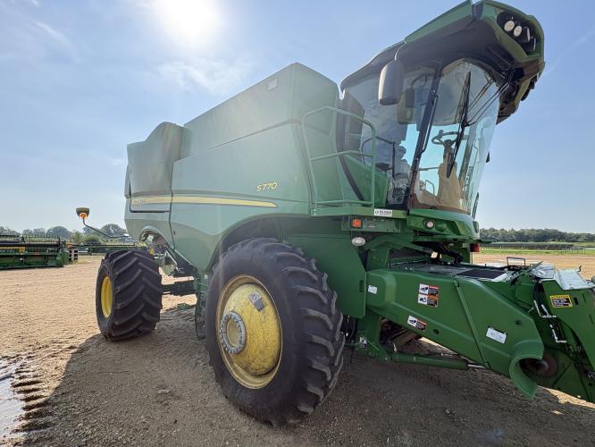 John Deere S770