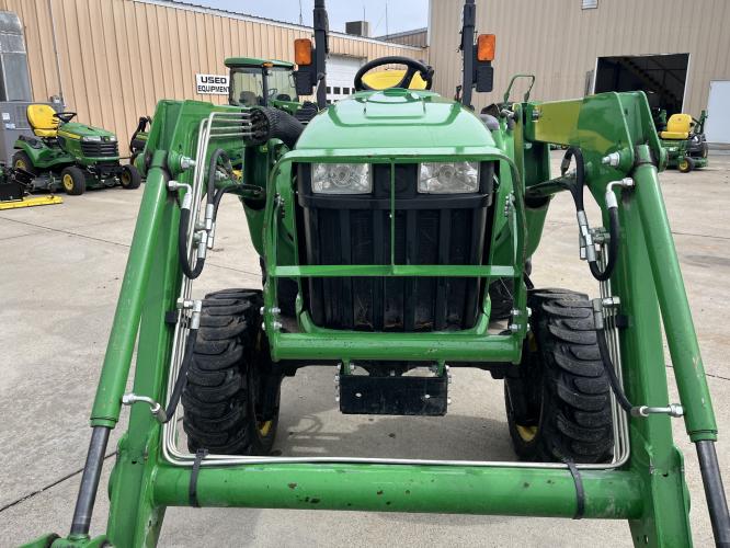 John Deere 3038E