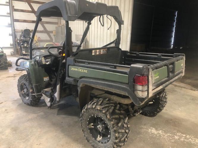 John Deere 825M