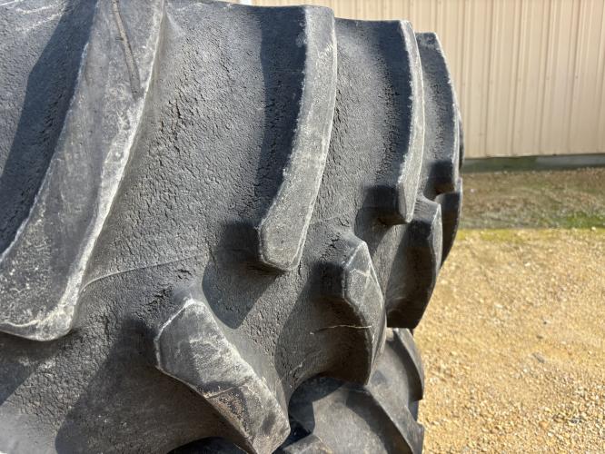 John Deere 520/85R42