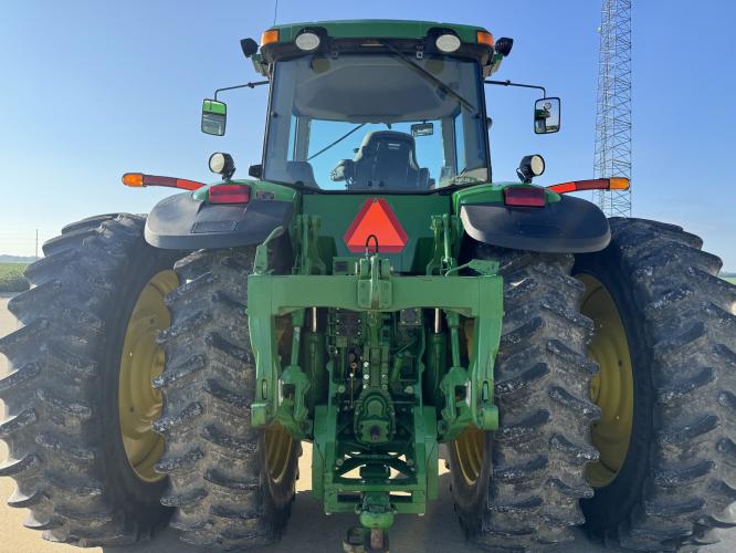 John Deere 8520
