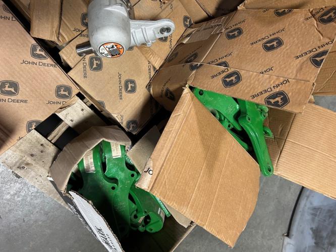 John Deere AA104893-A105601 - INDIVIDUAL ROW HYDRAULIC DOWN FORCE CYLINDER W/ BRACKET