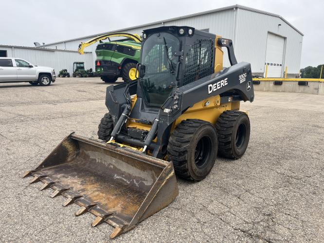 John Deere 330G