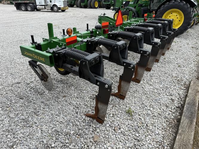 John Deere 2100