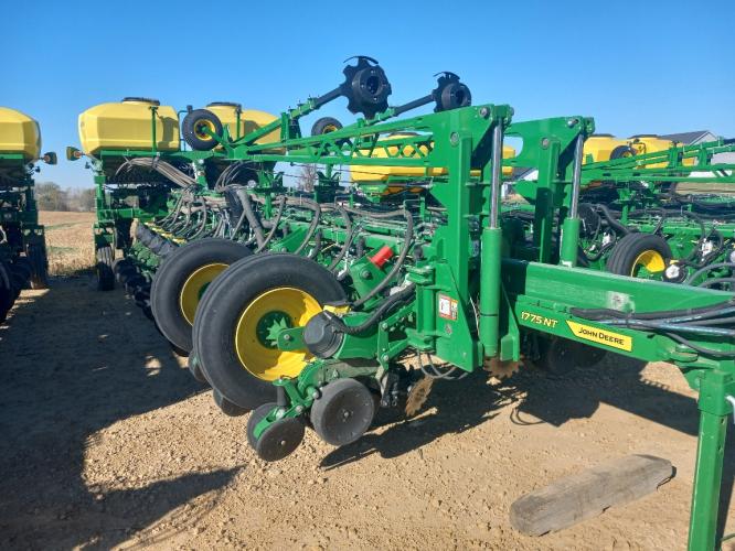 John Deere 1775NT
