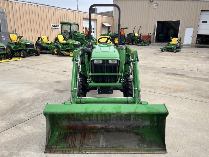 John Deere 3038E