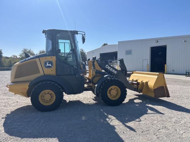 John Deere 324L