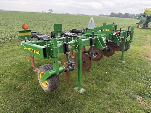 2021 John Deere 2100