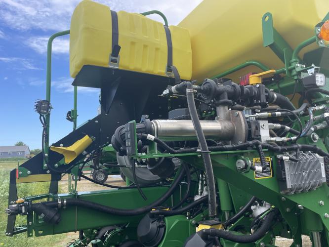 John Deere 1775NT