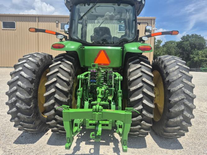John Deere 8260R