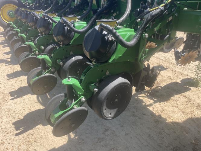 John Deere 1775NT