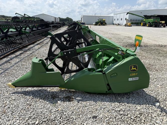 John Deere 635F