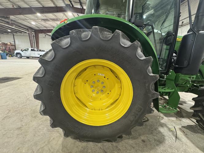 John Deere 5120M