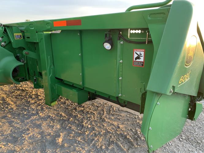 John Deere 608C