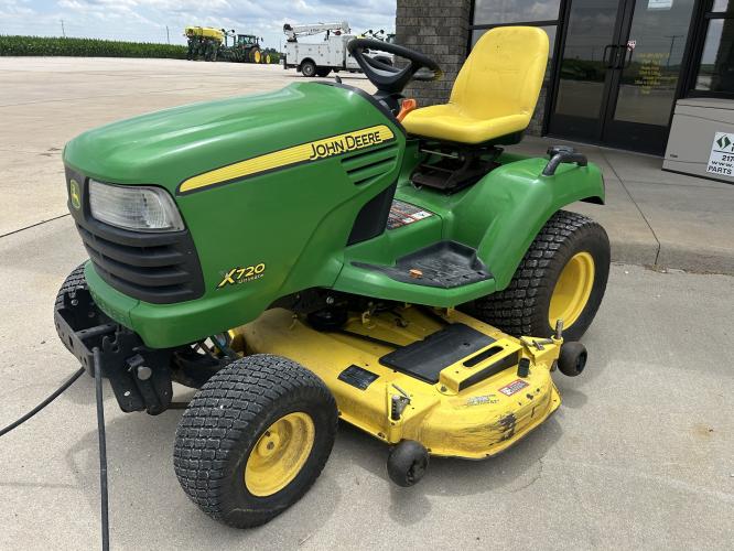 John Deere X720