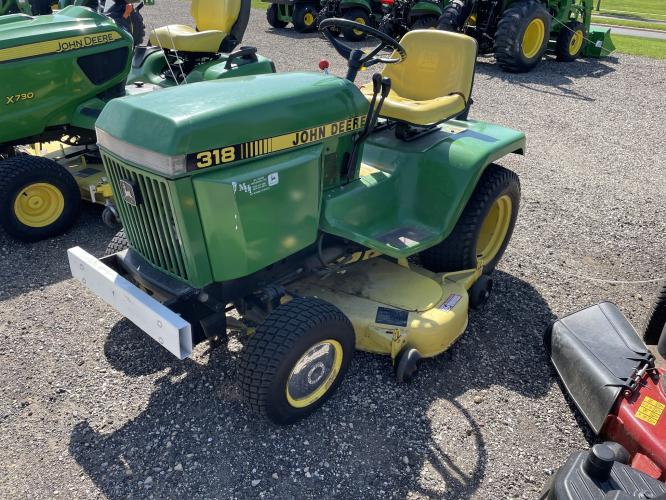 John Deere 318