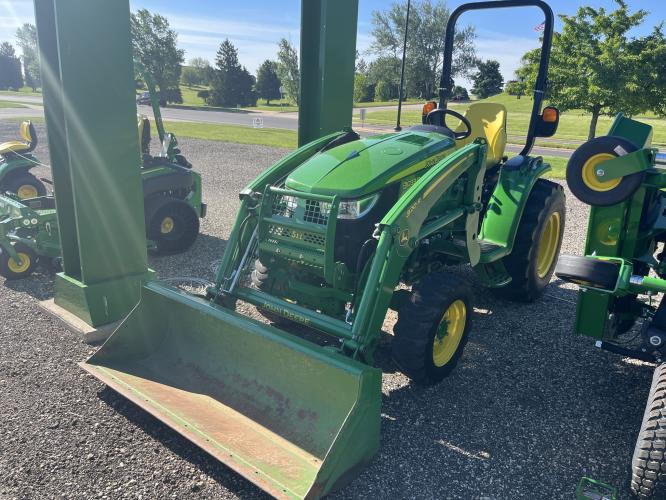 John Deere 3033R