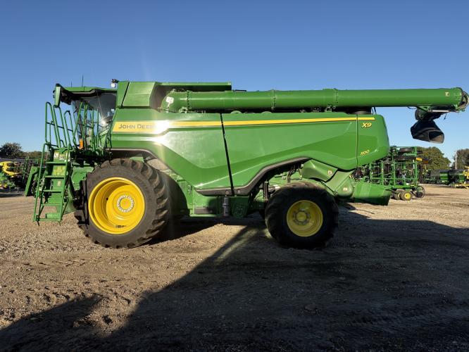 John Deere X9 1100