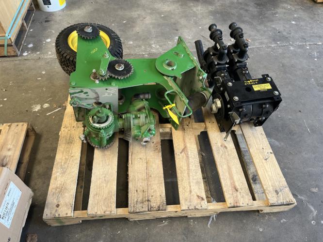 John Deere FERTILIZER PUMP